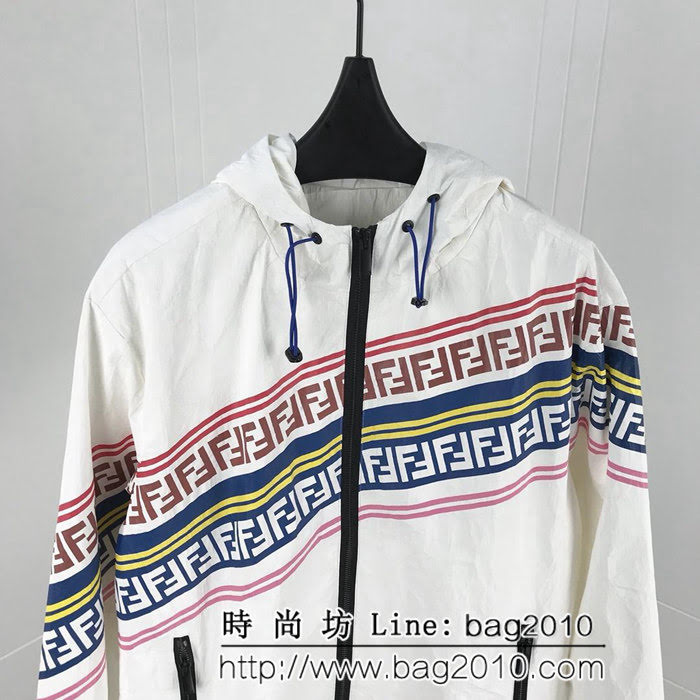FENDI芬迪 系列款 19ss春季斜杠印花 定制科技折痕面料 男款風衣外套 ydi2498
